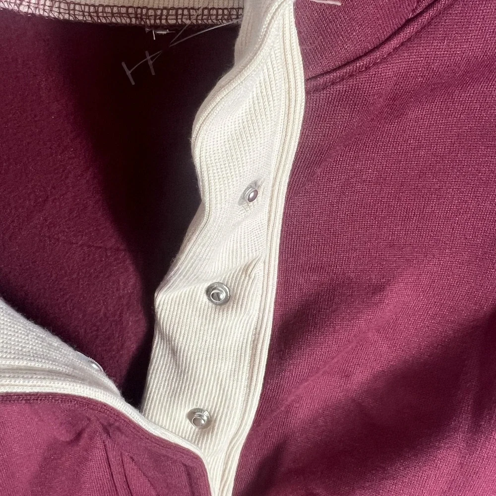 Women's Burgundy Cream Snap Collar Pullover Fleece Sweater Size XL Relaxed Fit